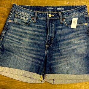 Old Navy stretch shorts 4 inch size 12